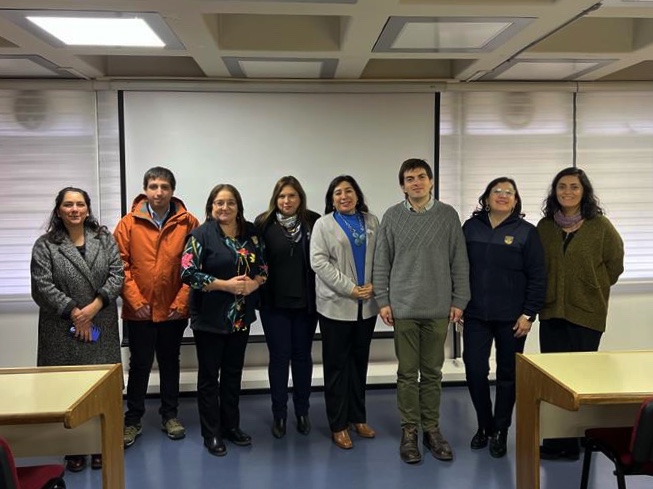 Fotografía grupal de equipo de Bibliotecas UdeC que forma parte del Programa de Oficinas Verdes UdeC
