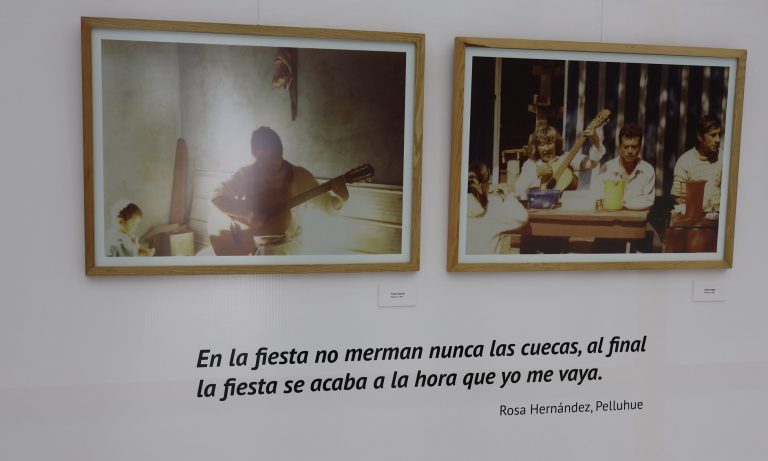 Vista de los cuadros expuestos como parte de exposición que en el hall de la Biblioteca Central alberga colección de fotografías capturadas por Patricia Chavarría