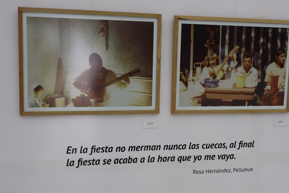 Vista de los cuadros expuestos como parte de exposición que en el hall de la Biblioteca Central alberga colección de fotografías capturadas por Patricia Chavarría