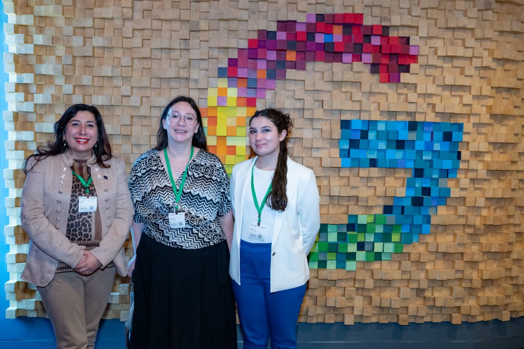 Directora de Bibliotecas UdeC, Karen Jara Maricic, junto a delegación UdeC en oficinas de Google en Santiago.