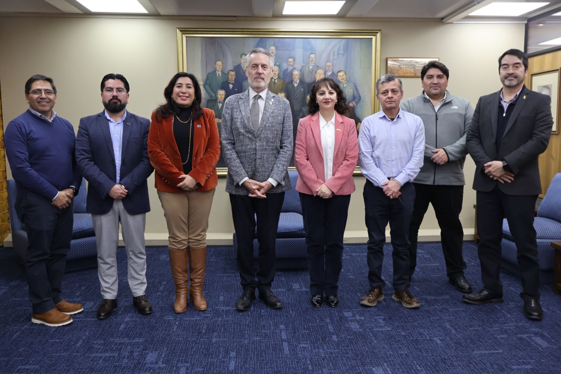 Fotografía grupal de Jefes de Bibliotecas del Cruch junto al Vicerrector de la Universidad de Concepción