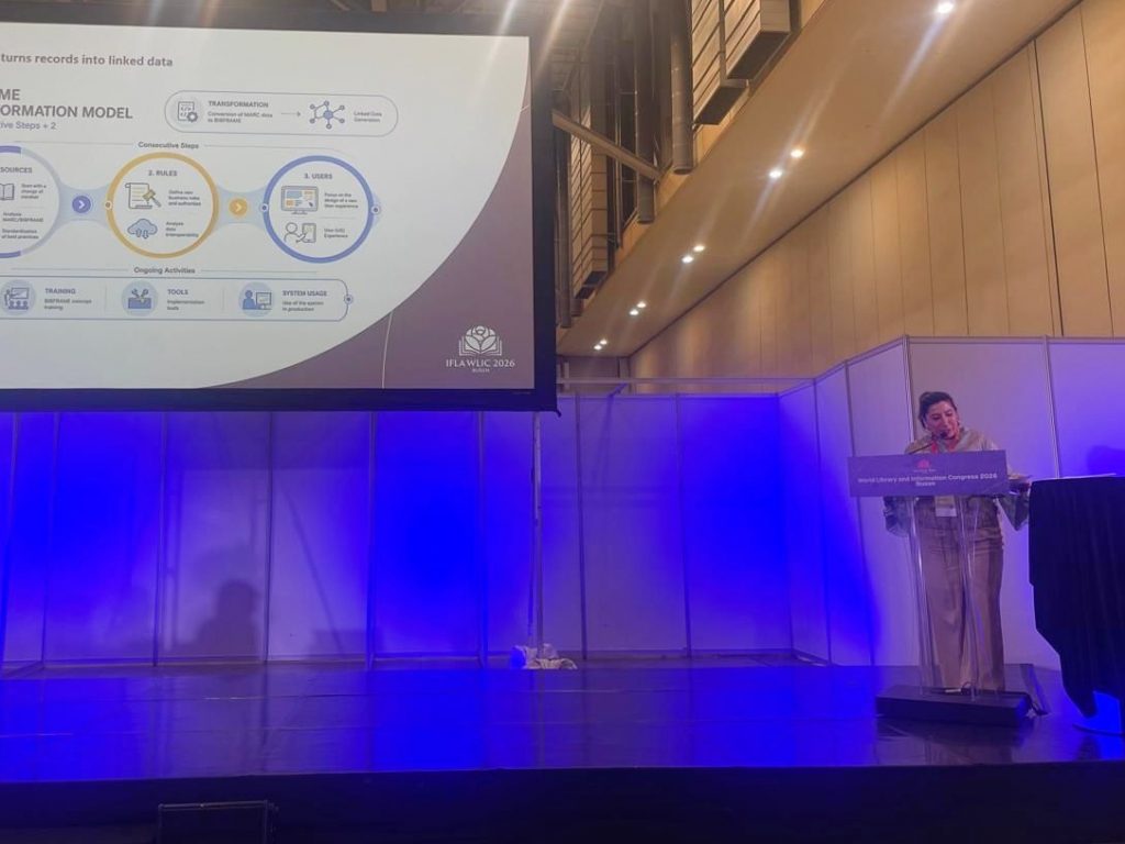 Directora de Bibliotecas UdeC expone durante congreso realizado en Corea del Sur