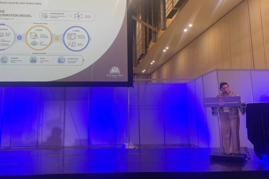 Directora de Bibliotecas UdeC expone durante congreso realizado en Corea del Sur