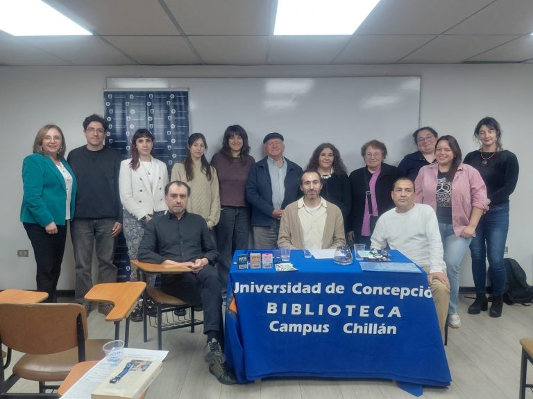 Fotografía de integrantes de grupo literario La Hidra