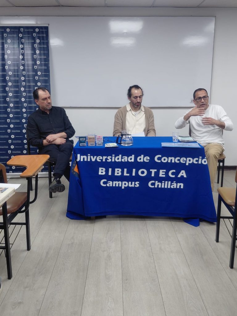 Fotografía de integrantes de grupo literario La Hidra